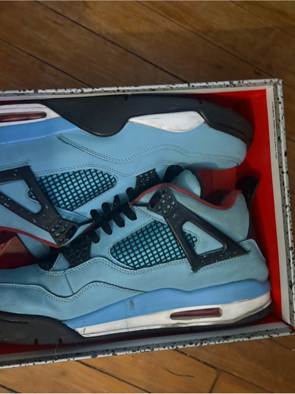 Jordan 4s Travis Scott with tag size/12US